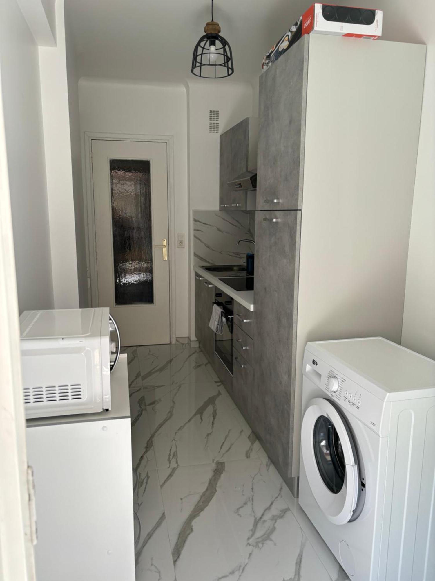 Studio 2 Etoiles A Menton Pour 4 Personnes Luaran gambar