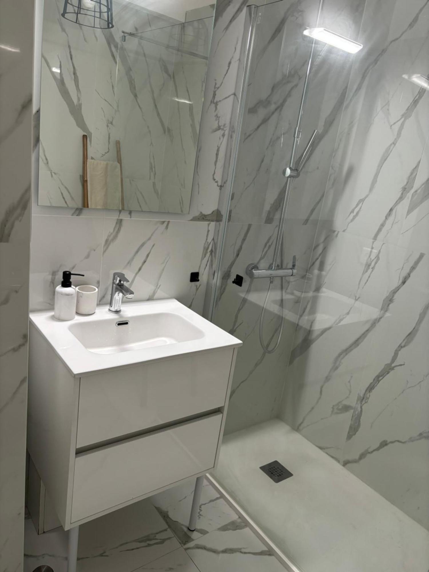 Studio 2 Etoiles A Menton Pour 4 Personnes Luaran gambar