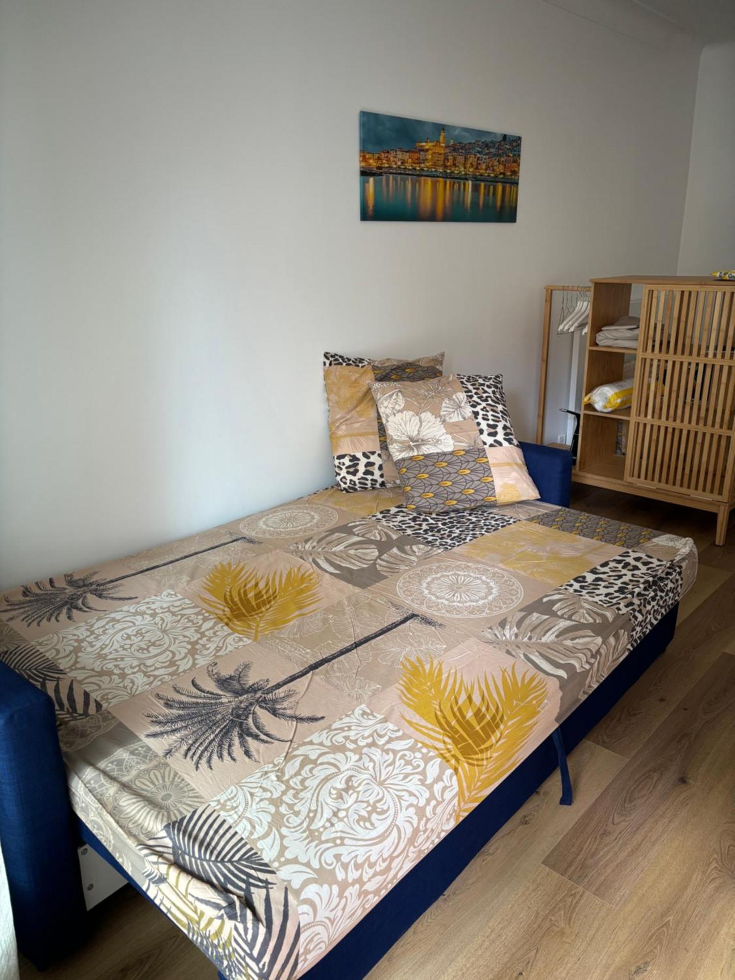 Studio 2 Etoiles A Menton Pour 4 Personnes Luaran gambar